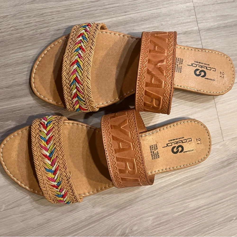 NWOT Artesanal made in MEXICO NAYARIT Colorful Sandals with‎ Tan Accents